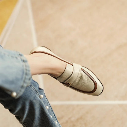 Mocassins femme style rétro chic — portés en situation, tenue de ville
