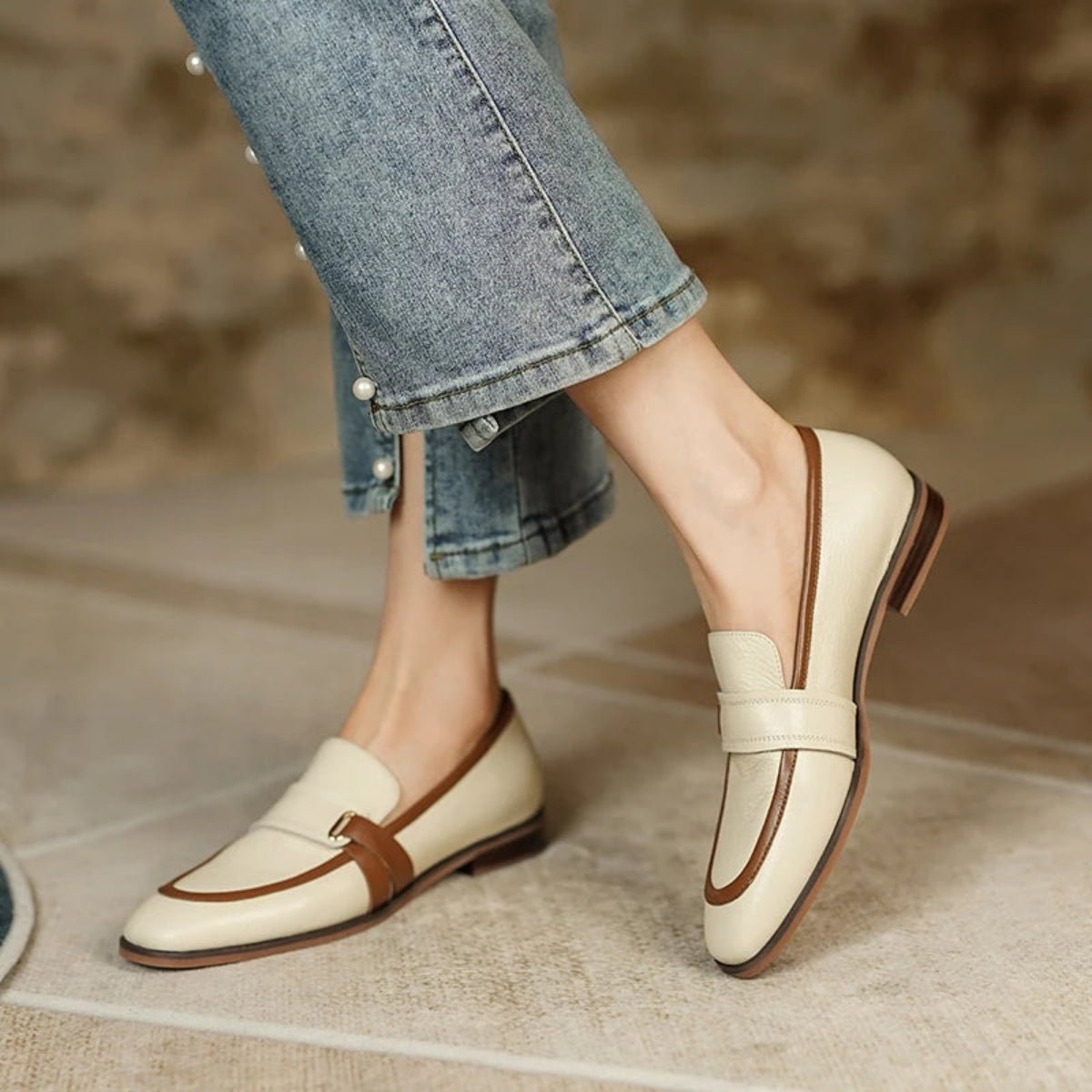 Mocassins rétro femme en cuir — Gris clair - détail de la semelle-Vue d'ensemble
