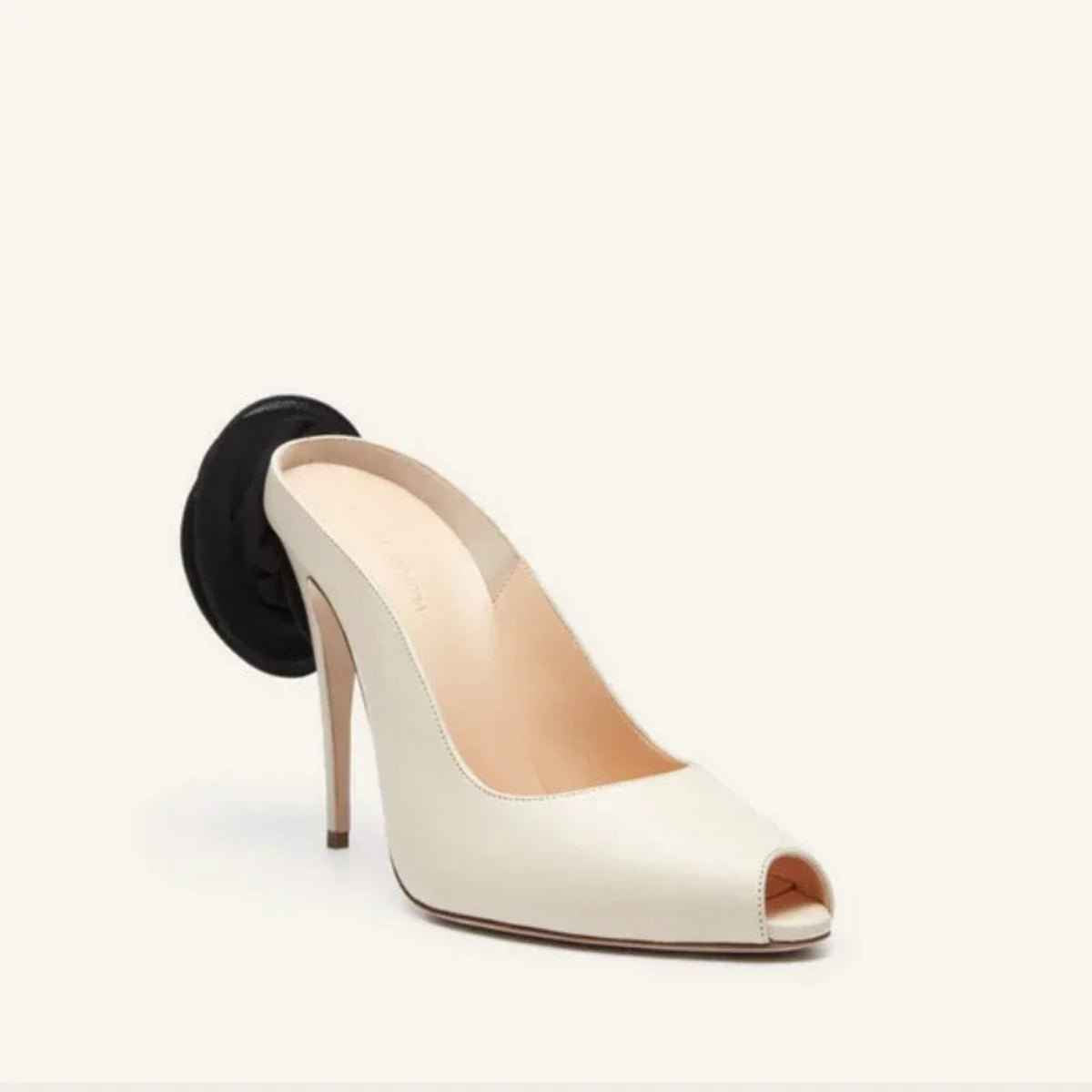 Sandales à talons hauts femme — Fleurs en perles élégantes