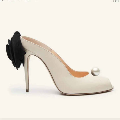 Sandales à talons hauts femme — Fleurs en perles élégantes
