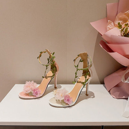 Chaussure pour cérémonie de mariage sandale glamour à talons hauts roses en mousseline avec fleurs 