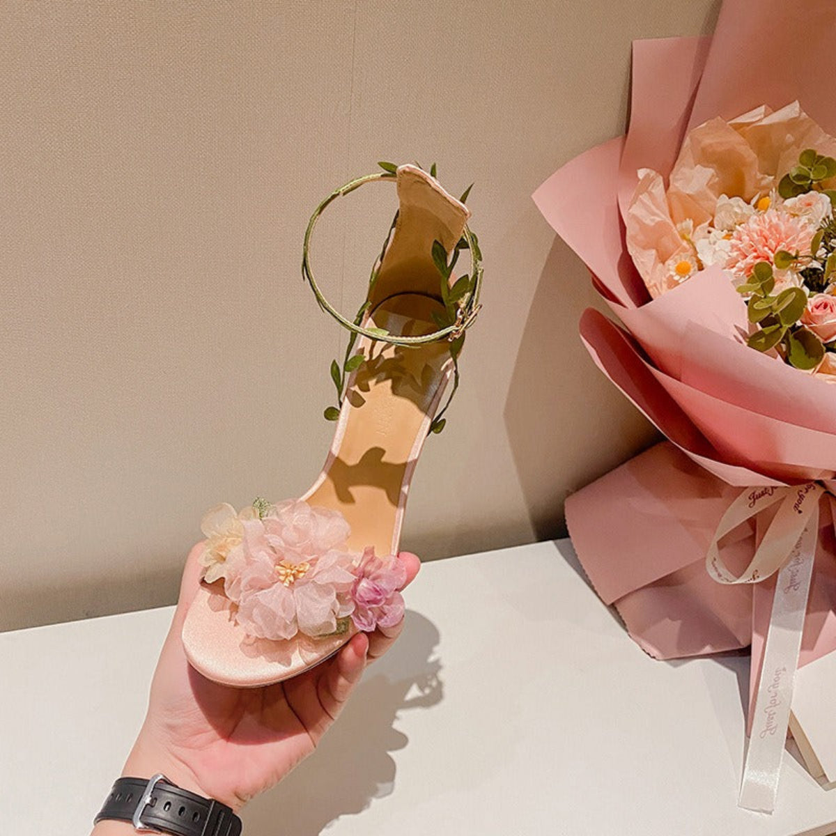 Sandales haut talon style bohème avec fleurs décoratives pour femme