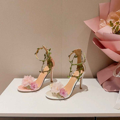 Sandales à talons motif florale