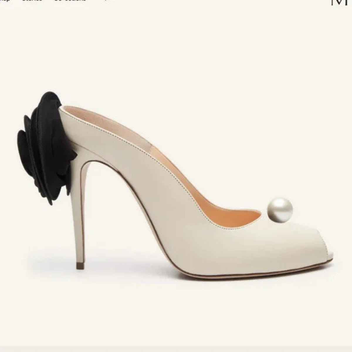 Sandales à talons hauts femme — Fleurs en perles élégantes