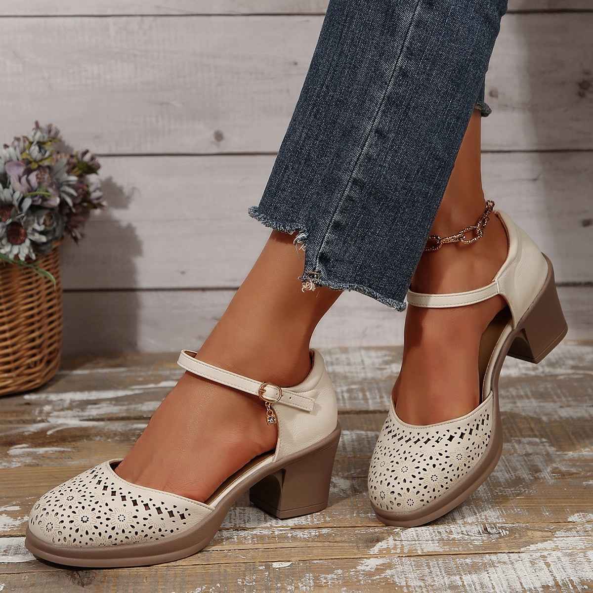 Sandales Rétro Femme à Talons Mi-Hauts — Bout Ouvert & Bouton Unique
