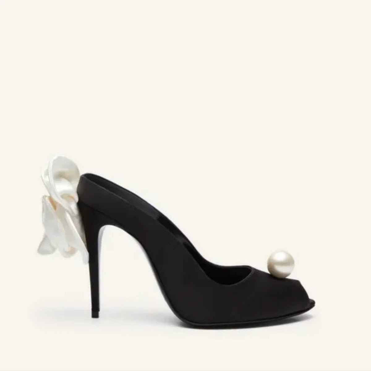 Sandales à talons hauts femme — Fleurs en perles élégantes