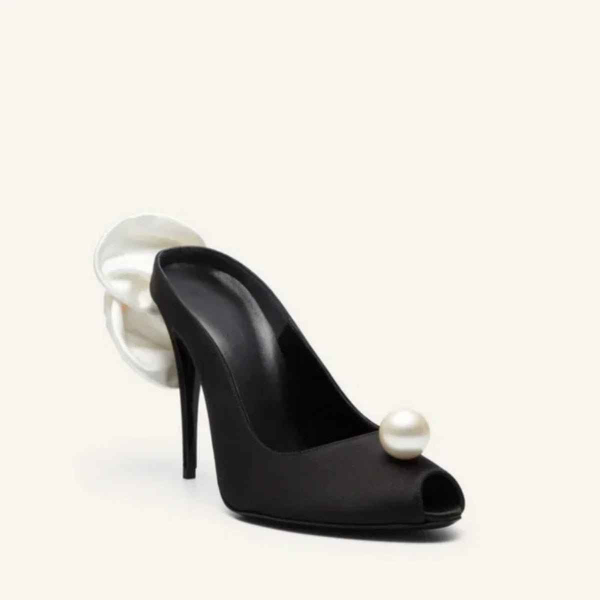 Sandales à talons hauts femme — Fleurs en perles élégantes