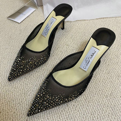 Chaussures femme talons moyen finition élégante style luxe et moderne
